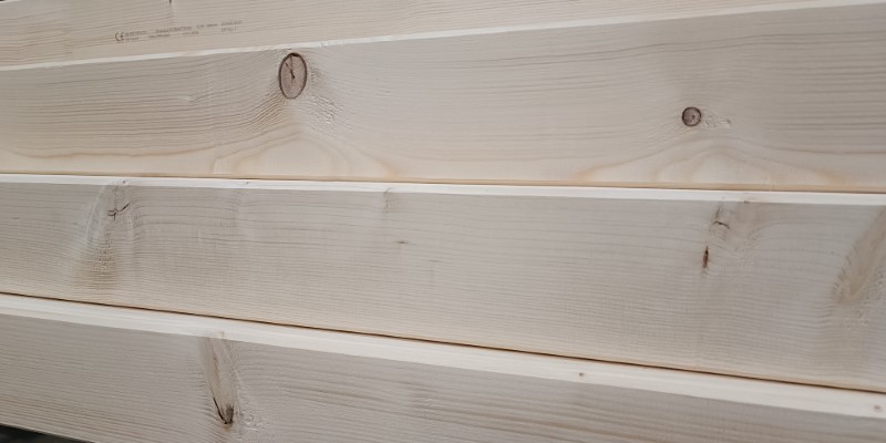 KVH konstrukční řezivo – přesně frézované hranoly pro stavbu dřevěné pergoly