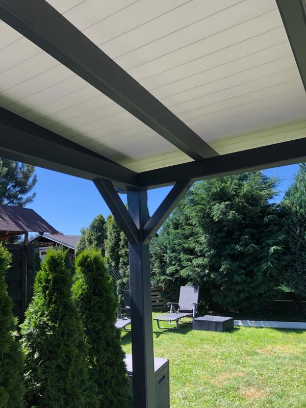 Jarní obnova nátěru dřevěného altánu nebo pergoly – péče o dřevo v exteriéru 